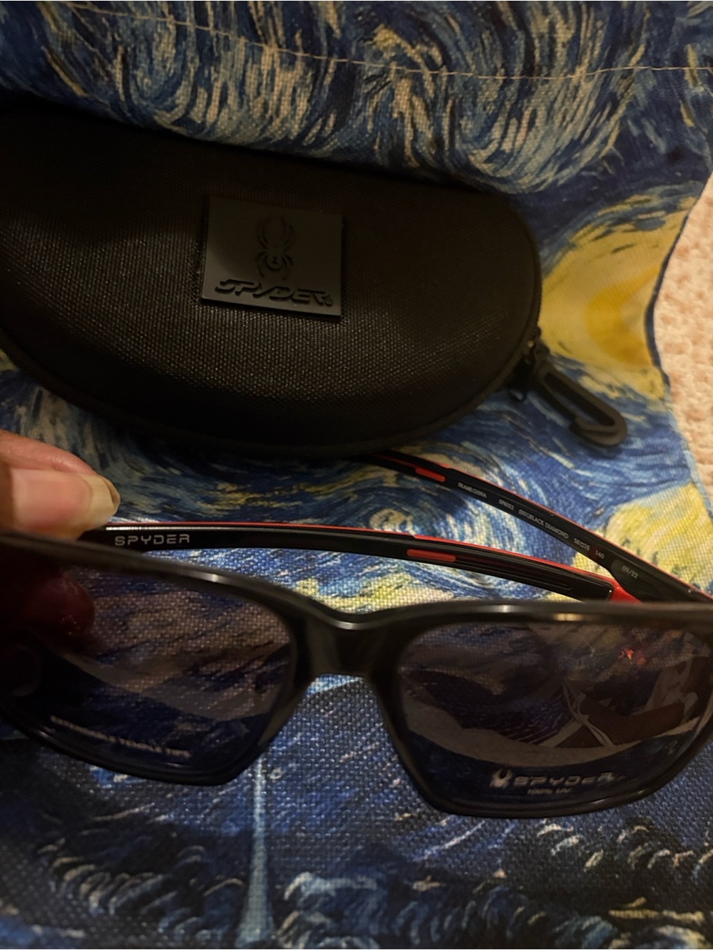 Spyder Men’s Black Sunglasses with Dark Smoke Lenses, the handles are outlined